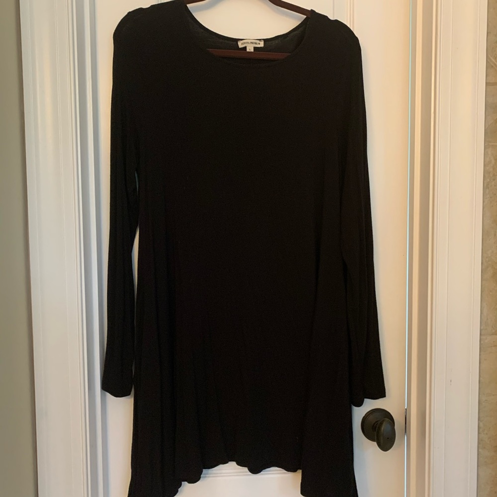 Quarter sleeve black tunic